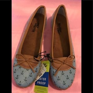 Western Chief rain skimmer shoes. Light blue & tan color. Size 9M. New with tags